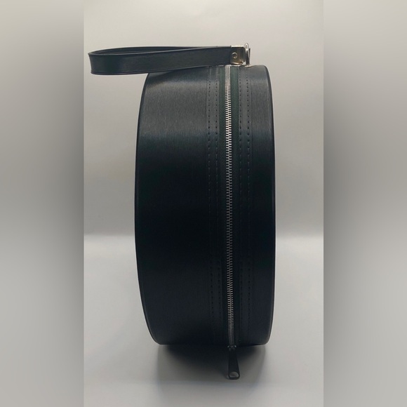 Sleek Vintage Round Zippered Cosmetic Travel Case - Picture 5 of 16